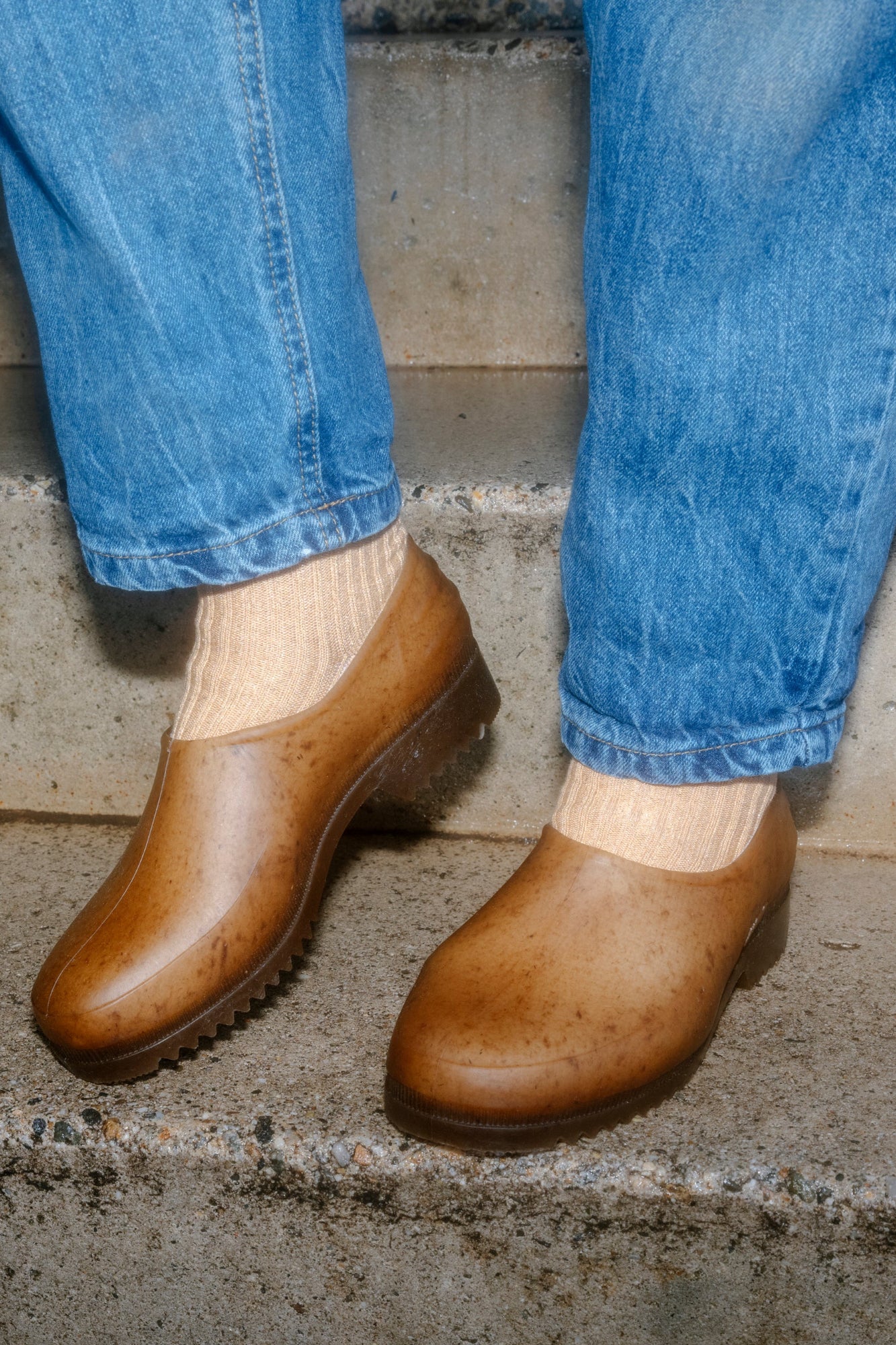 French Recycled Hemp Gardening Clogs in Sepia - Image 11
