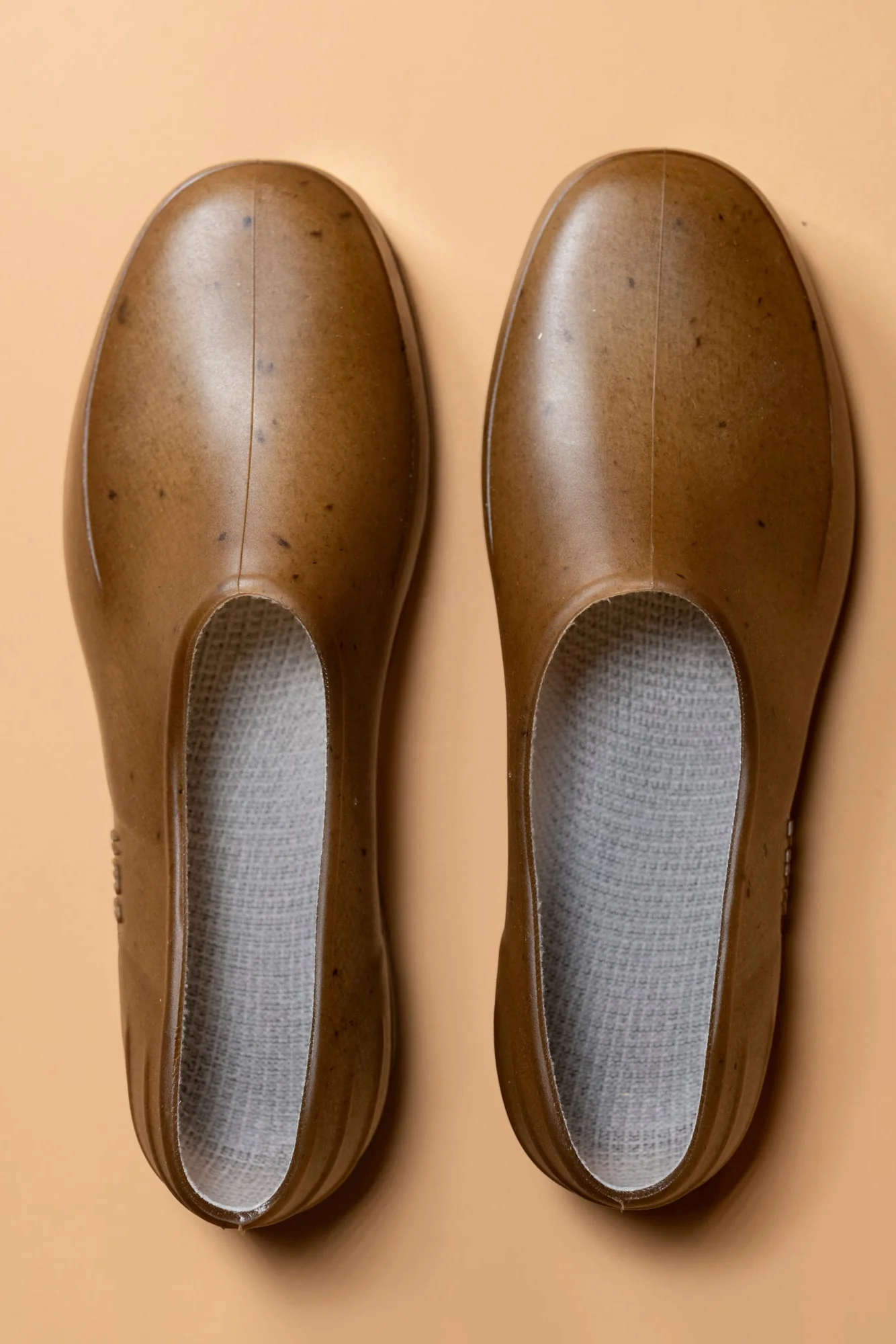 French Recycled Hemp Gardening Clogs in Sepia - Image 14