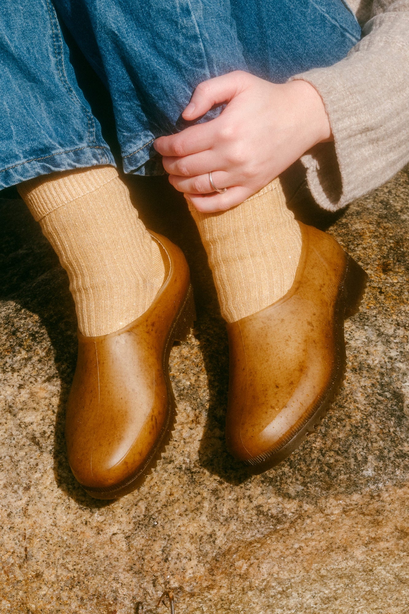 French Recycled Hemp Gardening Clogs in Sepia - Image 9